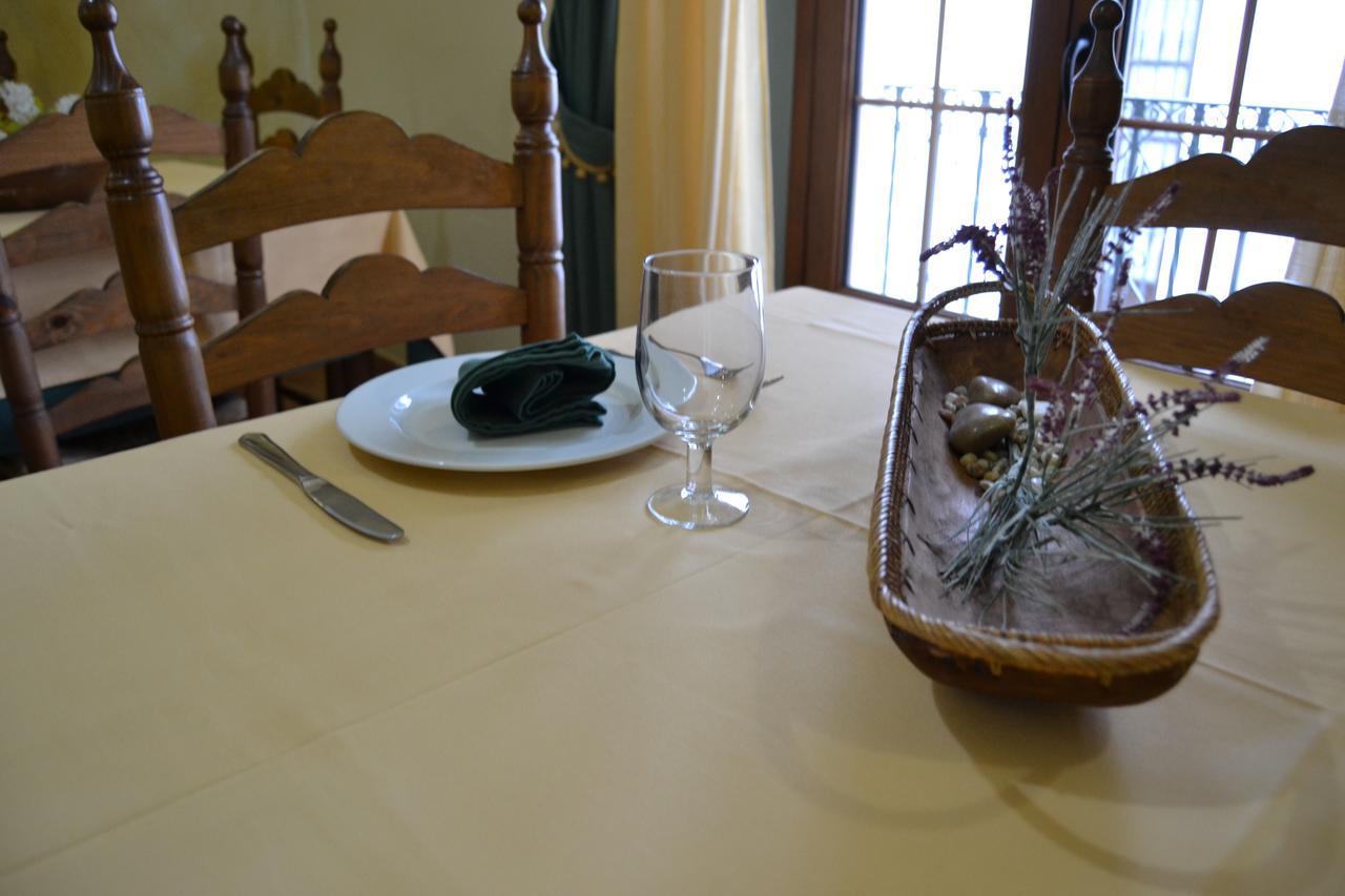 Hostal Toribio Galaroza Buitenkant foto